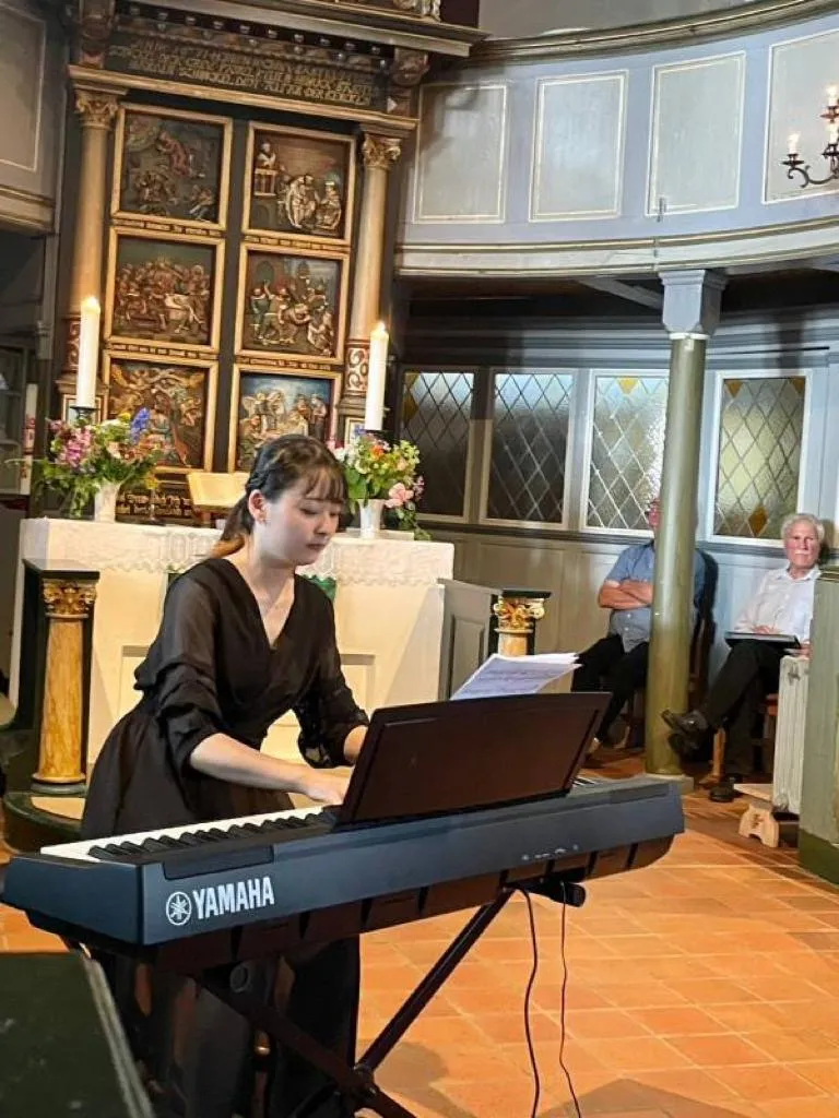 小嶋葵 ピアノ伴奏 ドイツでのコンサートの様子